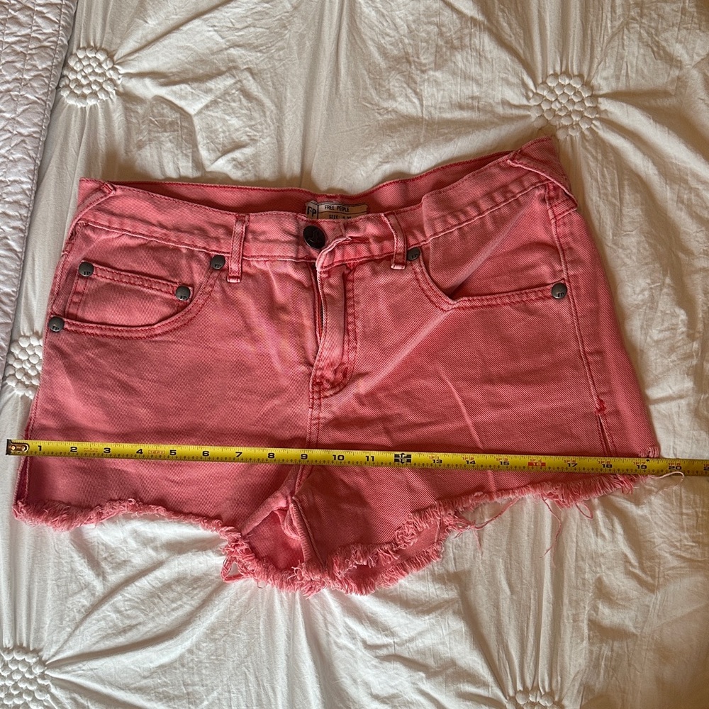 ✅Free People Coral Jean denim Shorts. Size 4/27. Pockets, loops.